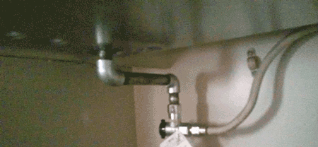 コンロのガス接続部分