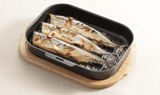 サンマがふっくらと焼きあがっている写真